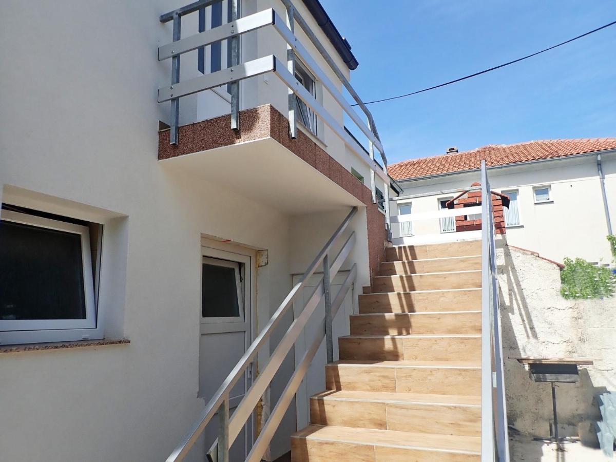Apartment Maca Starigrad Paklenica Luaran gambar